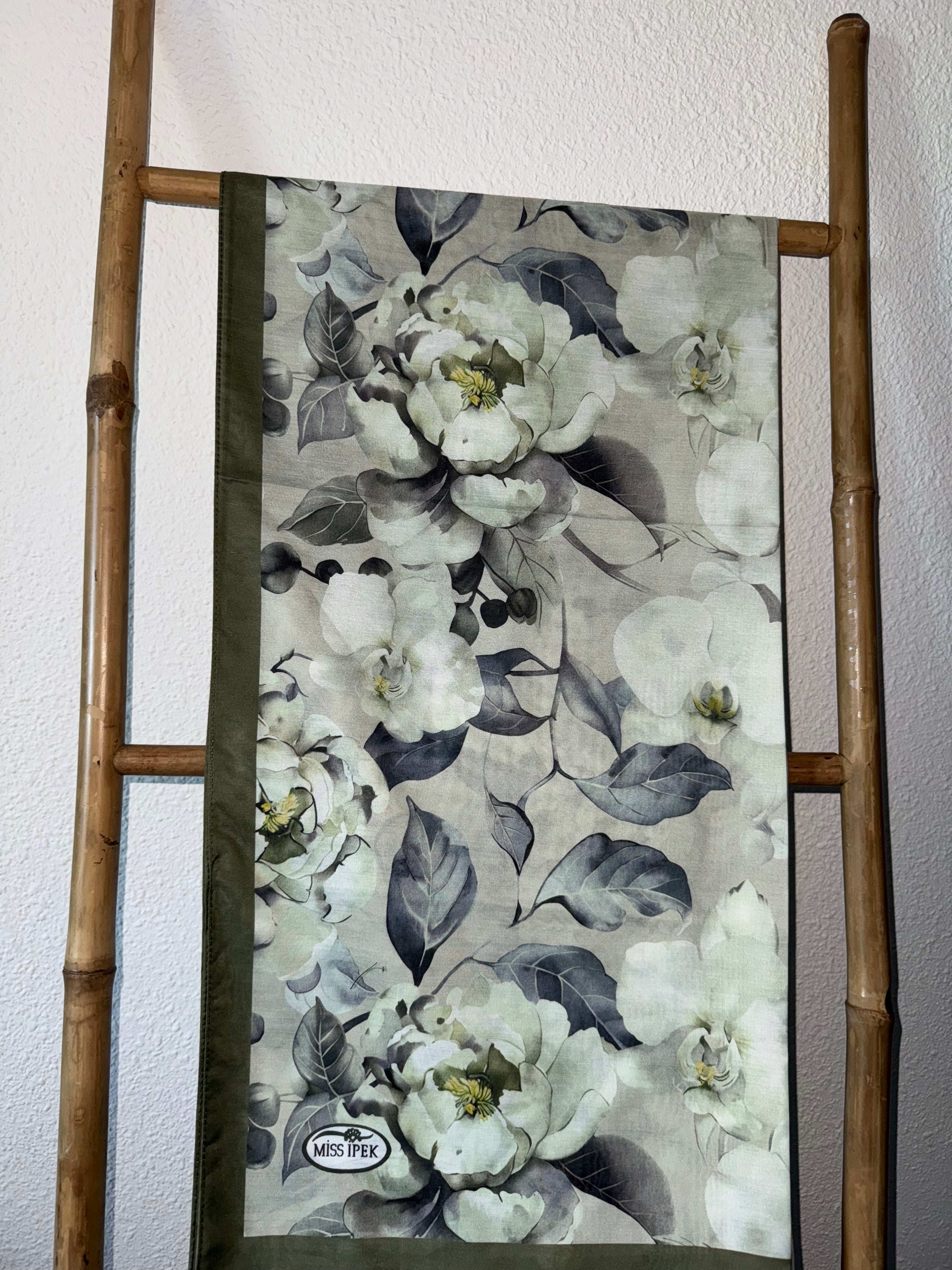 Voile à motifs fleurs de coton
